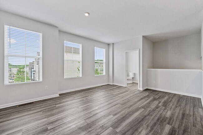 Building Photo - BRAND NEW Townhome located in Westside Ben...