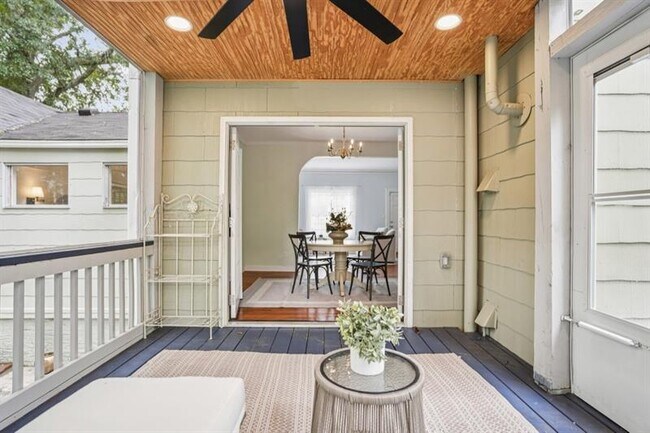 Building Photo - 615 Sycamore Dr