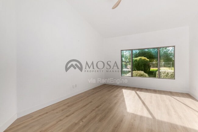 Building Photo - 1567 E Black Diamond Dr