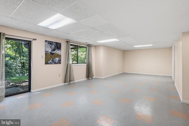 Building Photo - 6103 Triangle Dr