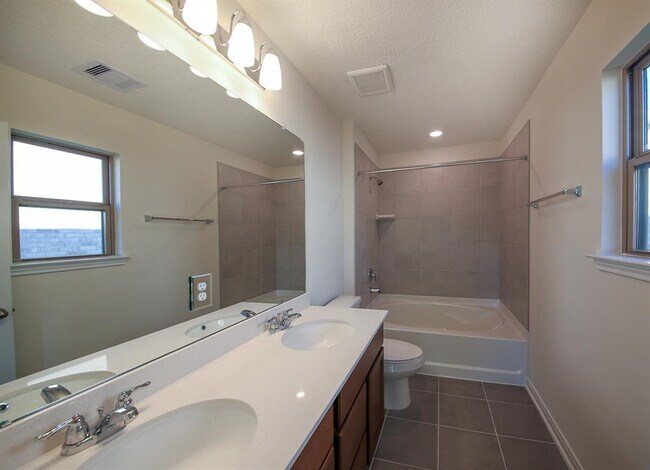 Building Photo - 9407 Castillo Ct