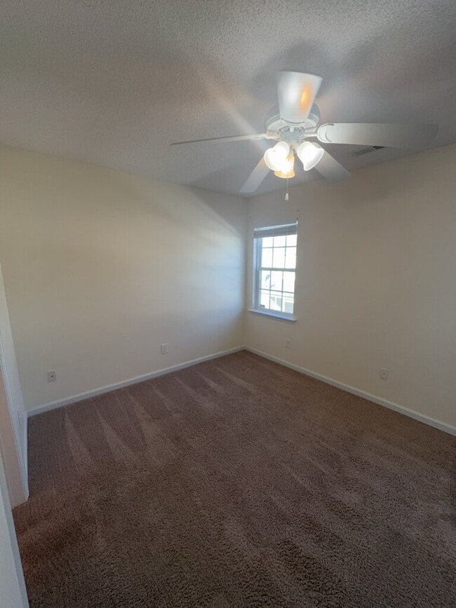 Building Photo - 2005 Banister Loop