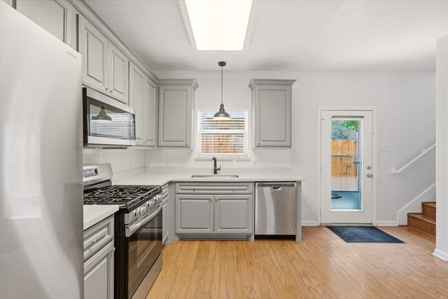 Building Photo - 218 Plaza Del Sol Park