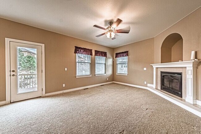 Building Photo - Stunning 5BR Home with Luxury Master Suite & Low-Maintenance Yard!