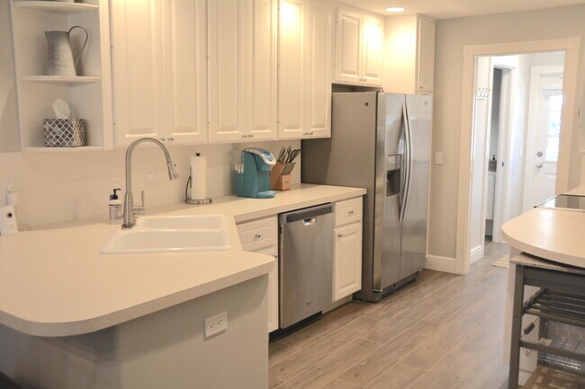 Building Photo - 3384 W Community Dr