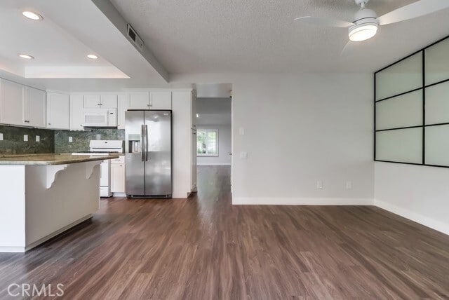 Building Photo - 7030 Seawind Dr