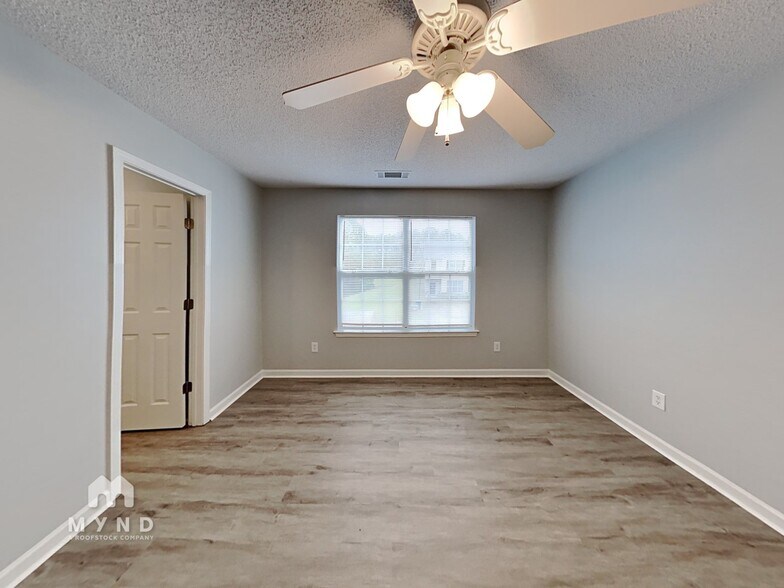 Building Photo - 2379 Coach Way