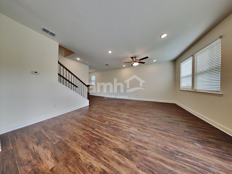 Building Photo - 425 Onate Cir