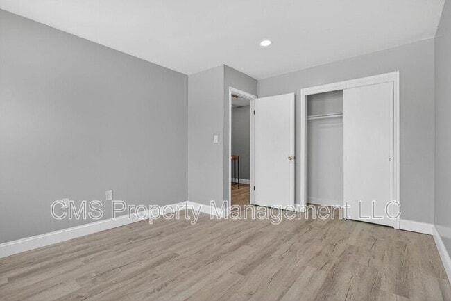 Building Photo - 1216 Thomas Ave