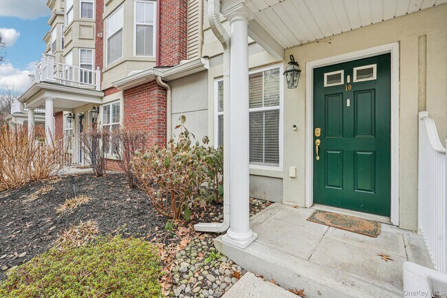 Building Photo - 10 Bridge Ln