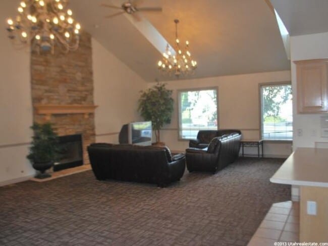 Building Photo - 3 Bedroom Townhome in Provo's Westside