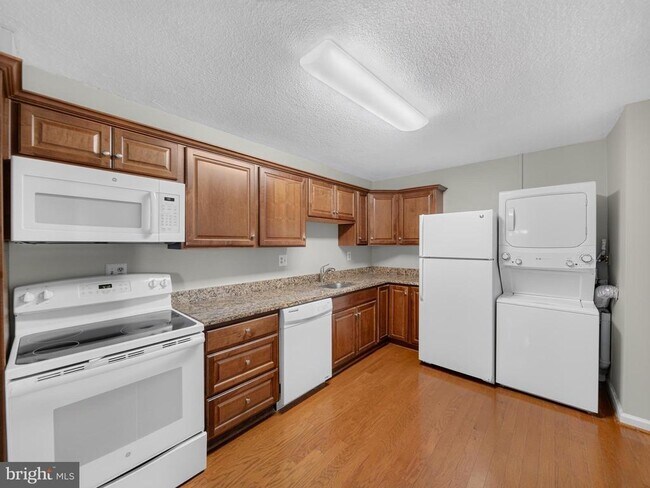 Building Photo - 8350 Greensboro Dr