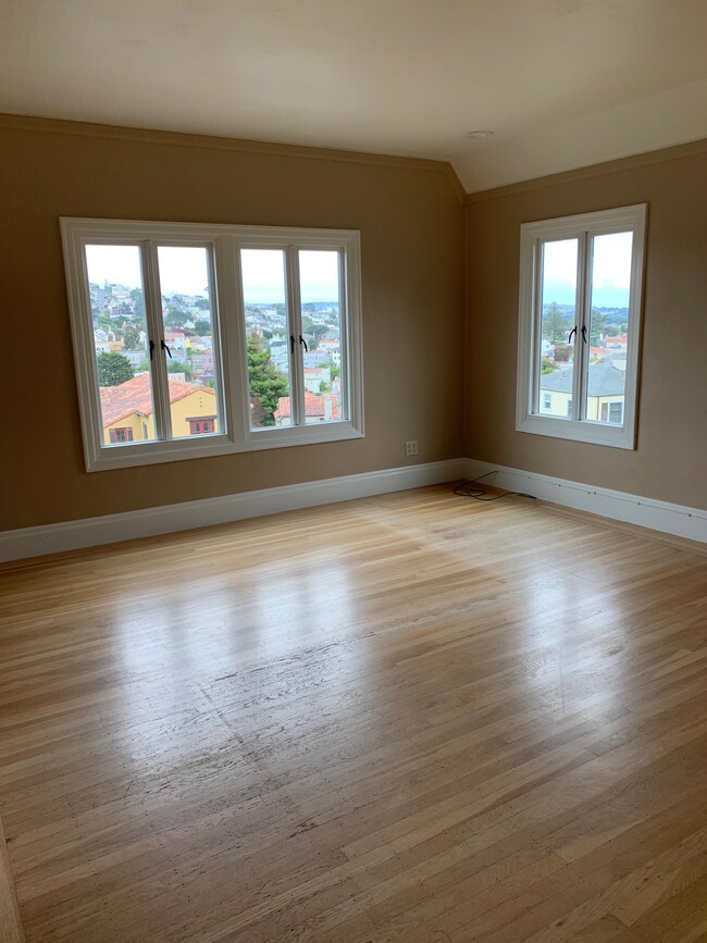 Building Photo - 76 Cerritos Ave