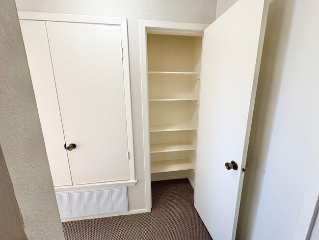 Building Photo - 601 Free Rein