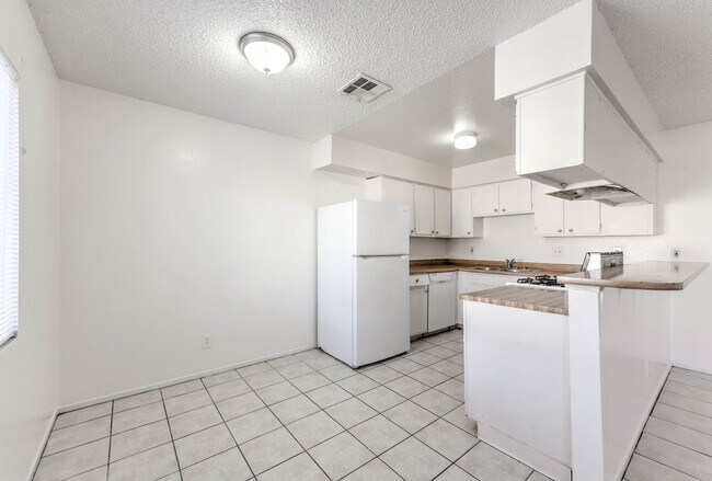 Building Photo - 3109 N Walnut Rd