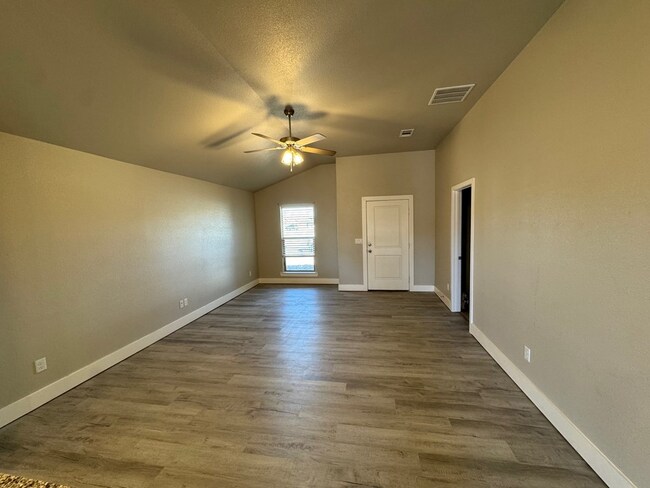 Building Photo - 1116 Rustler Ave