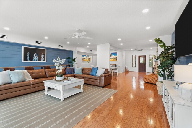 Building Photo - 114 S Lake Dr