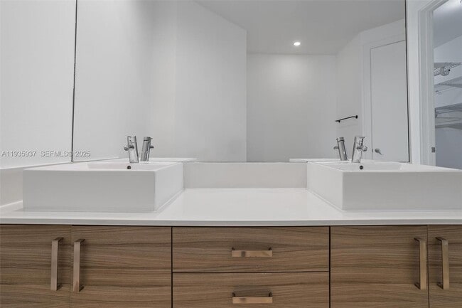 Building Photo - 2784 SW 34th Ave