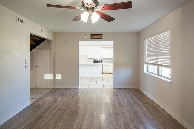 Building Photo - 224 S Bouziden Dr