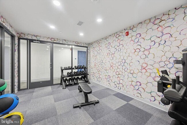 Building Photo - 4240 Chestnut St