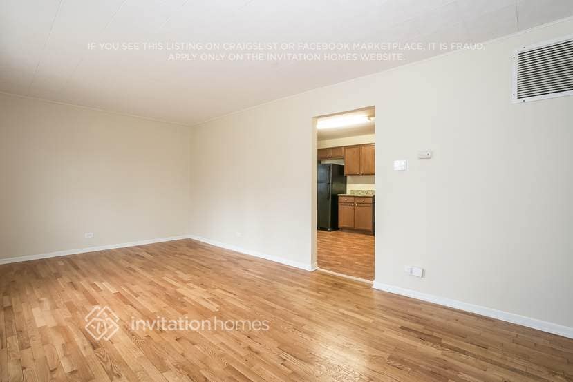Building Photo - 8440 S Lockwood Ave