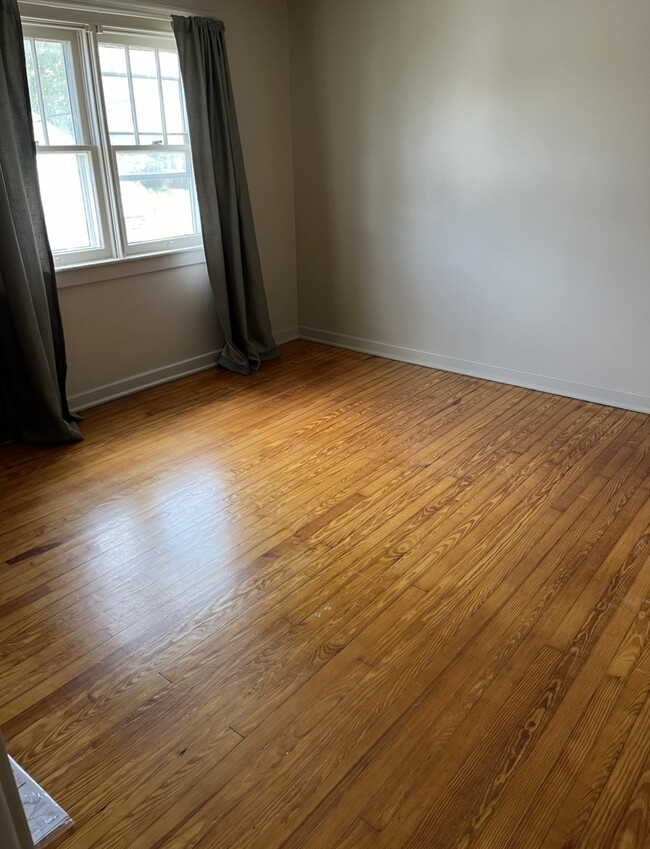 Bedroom 2 - 414 W Walnut St