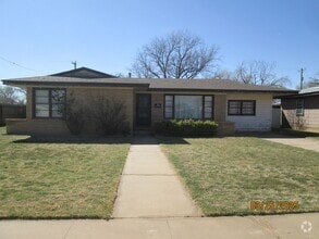 Building Photo - HOUSE -- 3 bedrooms, 1 bathroom
