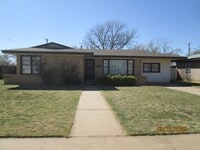 Building Photo - HOUSE -- 3 bedrooms, 1 bathroom