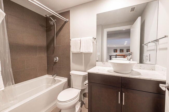 Building Photo - Furnished Downtown 2 BD in Short North! Sa...