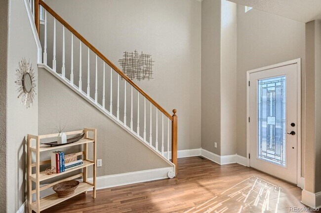 Building Photo - Fantastic 3 bed, 2.5 bath Townhome in Univ...