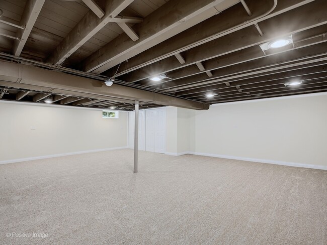 Building Photo - 39 S Bruner St