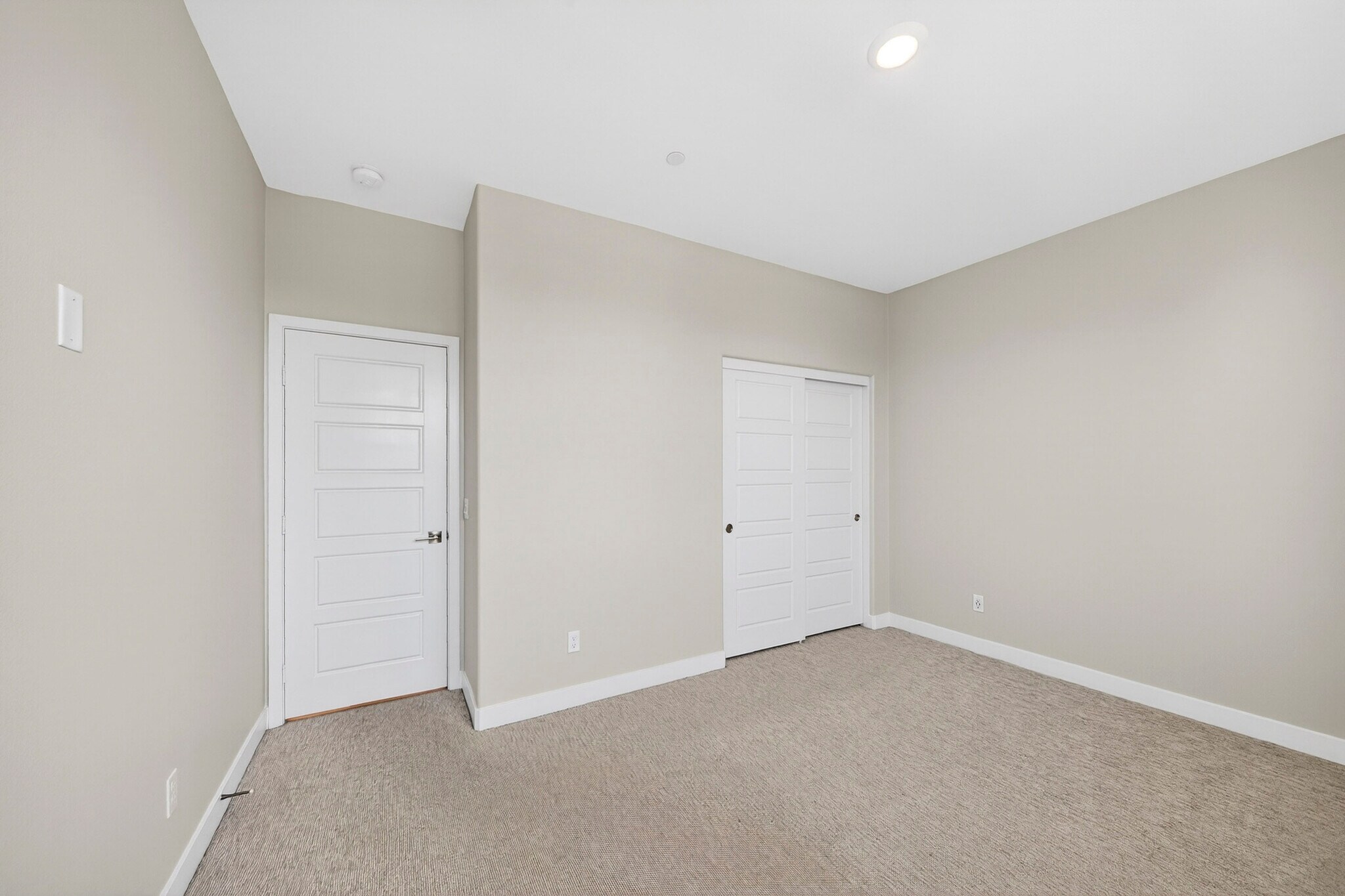 Building Photo - 346 Chorus