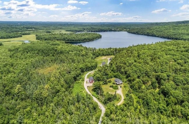 Building Photo - 42 Applehead Way