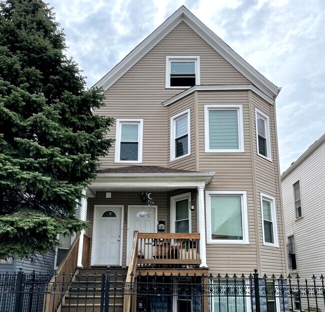 Building Photo - 2947 N Lawndale Ave