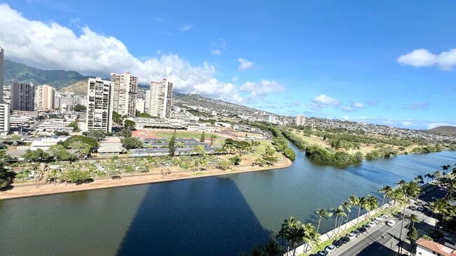 Building Photo - 2121 Ala Wai Blvd