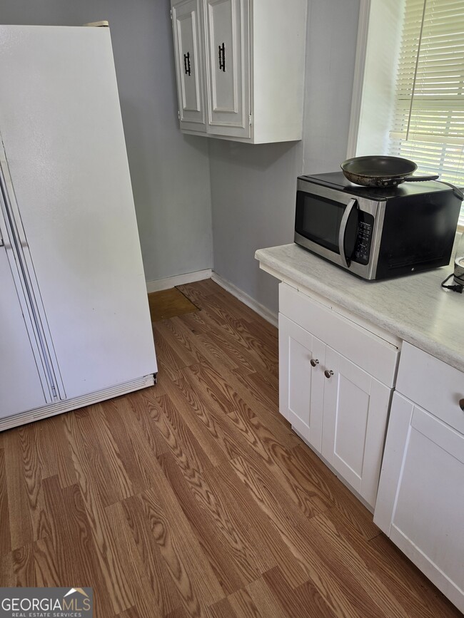 Building Photo - 5 1/2 Walker St