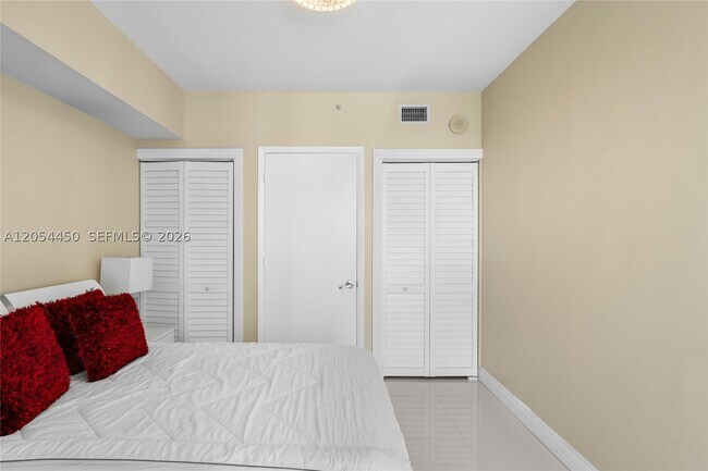 Building Photo - 350 S Miami Ave
