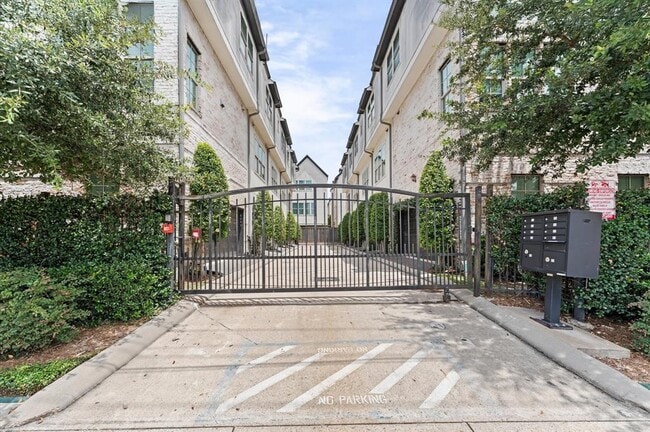 Building Photo - 4053 Leeland St