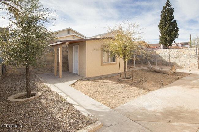 Building Photo - 3311 Catherine Ann Dr