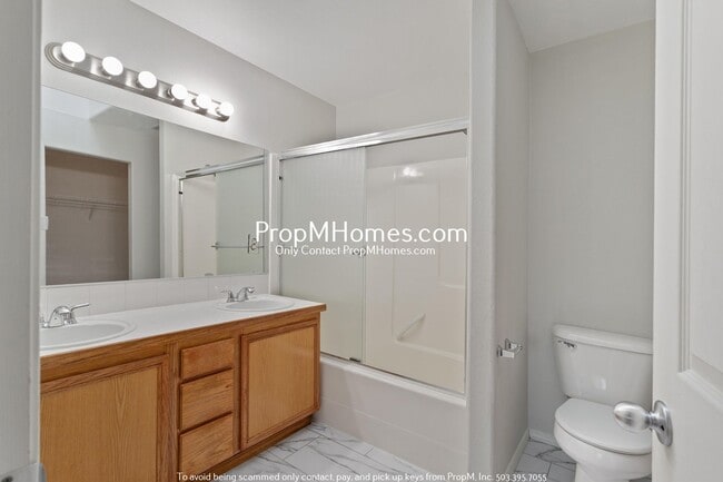 Building Photo - Three Bedroom Home in Aloha w/ Forest Like Surrounding!