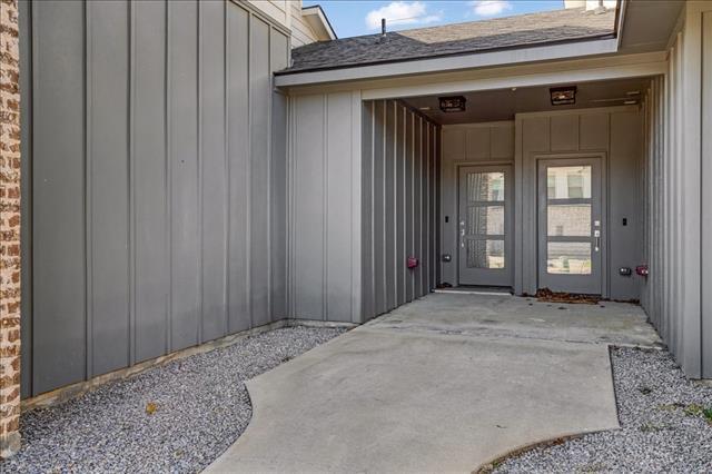 Building Photo - 3060 W Crawford St