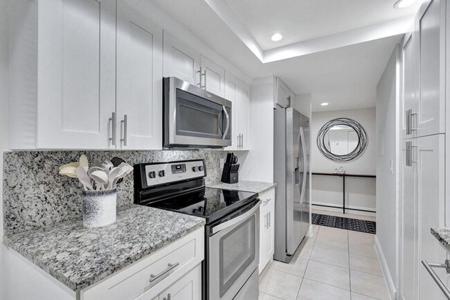 Building Photo - 12641 Westhampton Cir