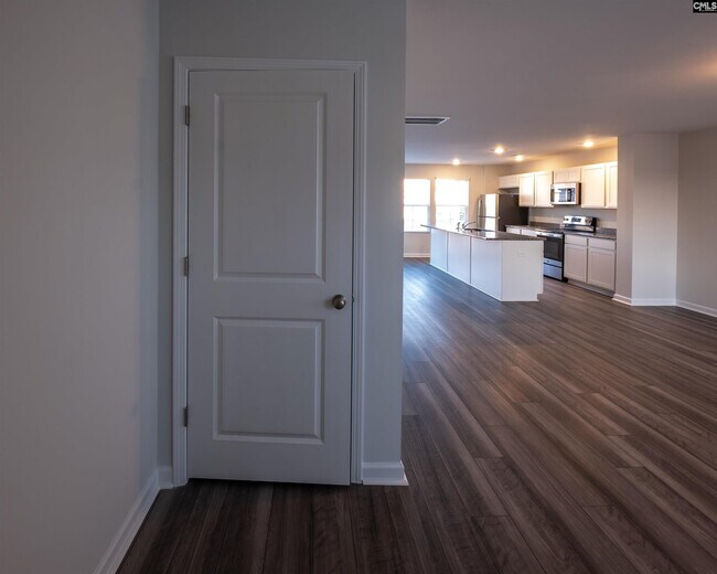 Building Photo - 3024 Hallsdale Dr