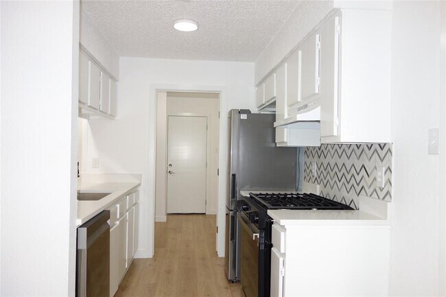 Building Photo - 1106 August Dr