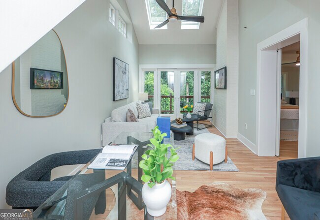 Building Photo - 2908 N Hills Dr NE