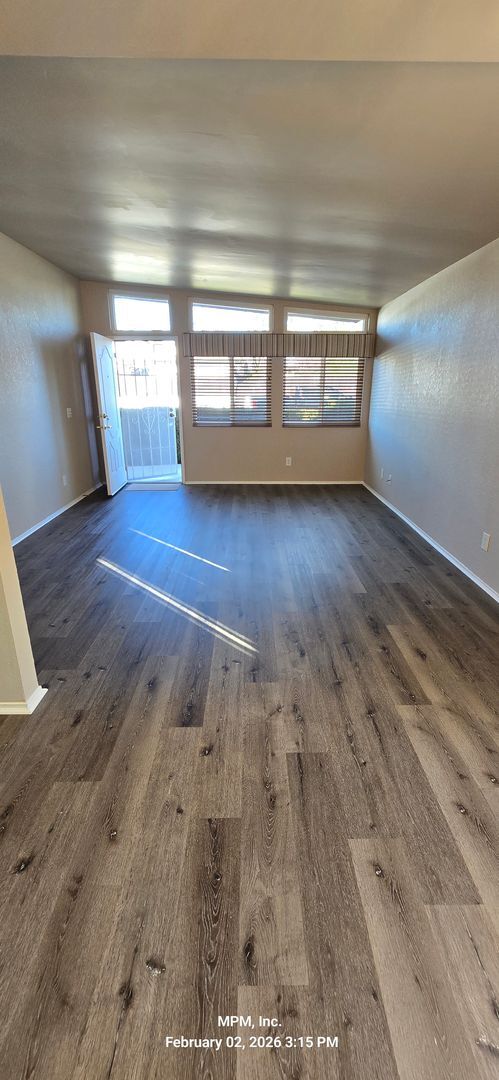 Building Photo - Lovely 2 bed 2 bath in 55 and over community