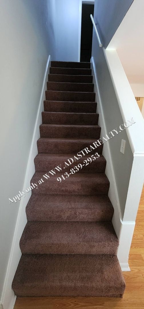 Building Photo - 2 Bed 1.5 Bath Townhome in Bonner Springs-...