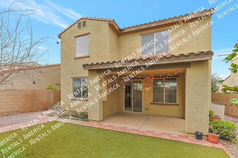 Building Photo - 137 E Carob Dr