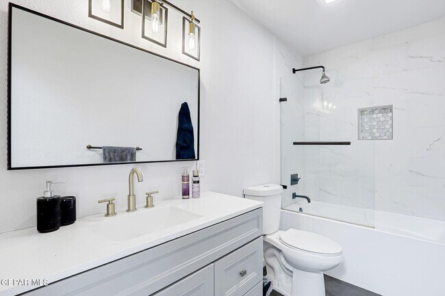 Building Photo - 9128 Diana Dr