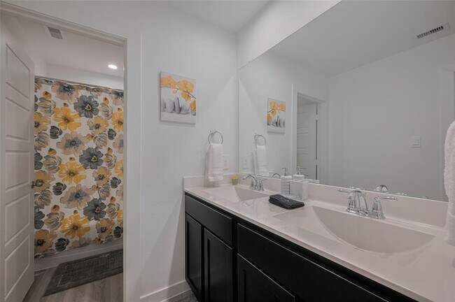 Building Photo - 3113 Crown Gate Dr